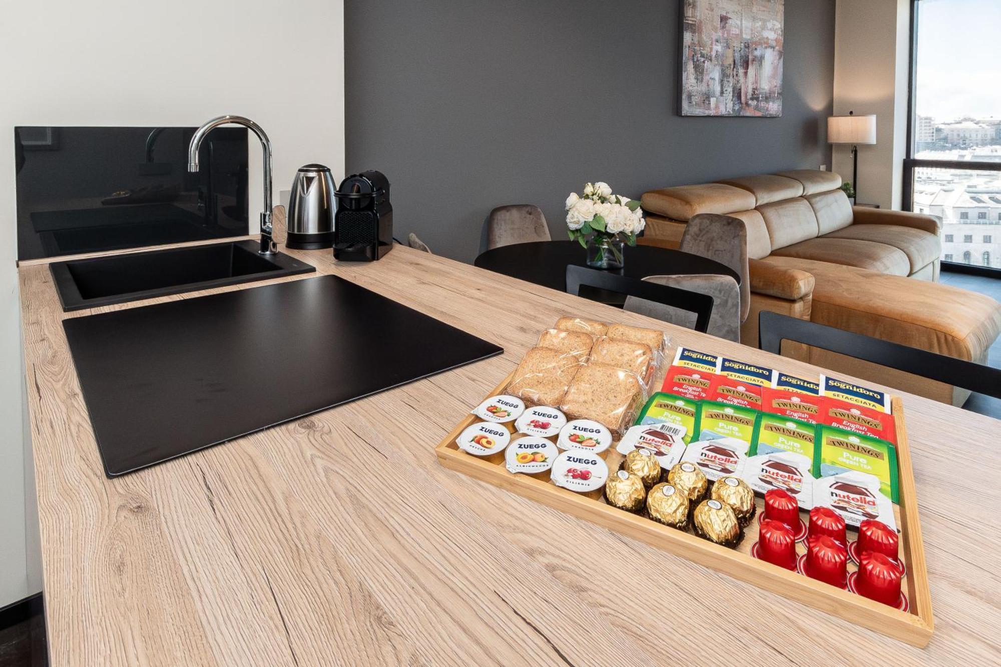 Free Parking In Luxury Suite With City View - Steps To Brignole Train Station Genua Exteriör bild